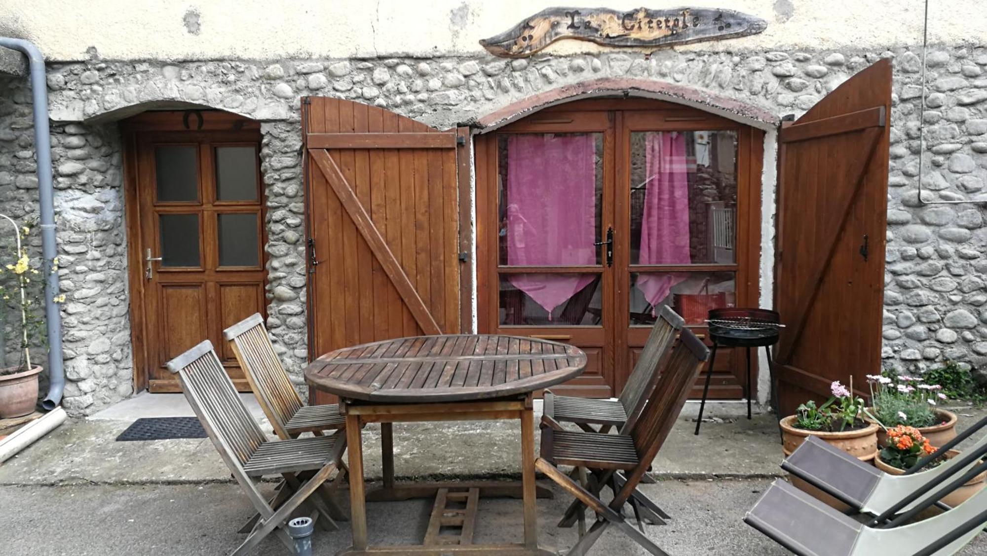 La Cirerole Hotel Casteil Exterior foto