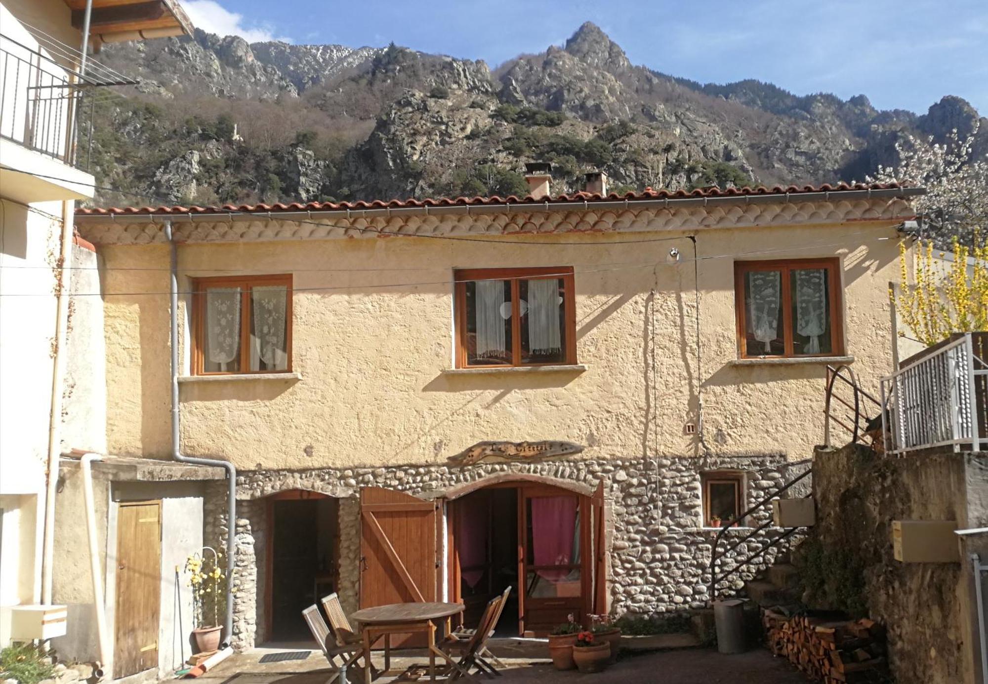 La Cirerole Hotel Casteil Exterior foto